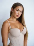 Submissive babe loves to suck